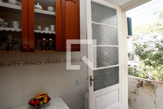 Cozinha de apartamento à venda com 2 quartos, 54m² em Santana, Porto Alegre
