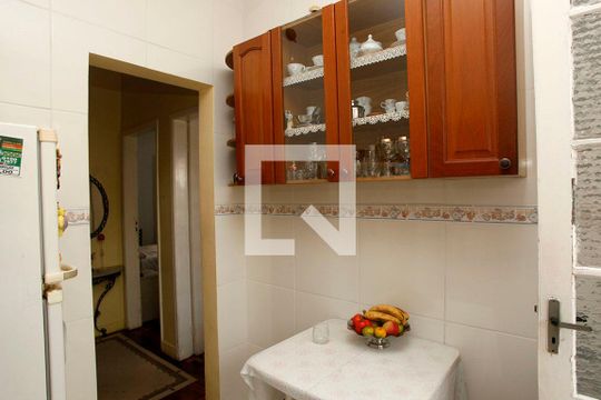 Cozinha de apartamento à venda com 2 quartos, 54m² em Santana, Porto Alegre