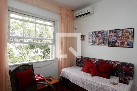 Quarto 2 de apartamento à venda com 2 quartos, 54m² em Santana, Porto Alegre
