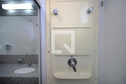 Banheiro de kitnet/studio à venda com 1 quarto, 28m² em Centro, Belo Horizonte
