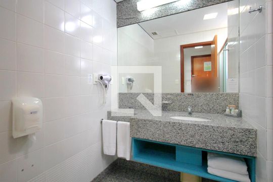 Banheiro de kitnet/studio à venda com 1 quarto, 28m² em Centro, Belo Horizonte