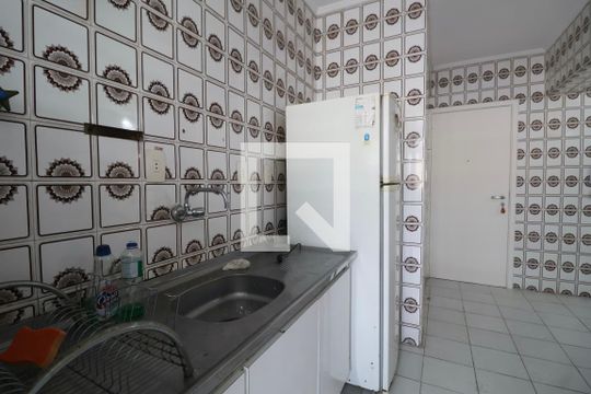 Cozinha de apartamento para alugar com 4 quartos, 135m² em Vila Maia, Guarujá