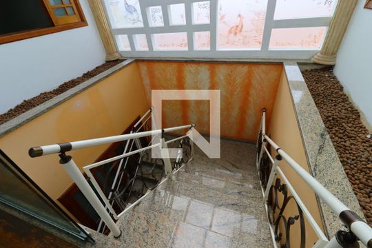 Acesso para a Cobertura de casa à venda com 3 quartos, 420m² em Vila Metalúrgica, Santo André