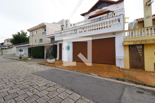 Fachada de casa à venda com 3 quartos, 420m² em Vila Metalúrgica, Santo André