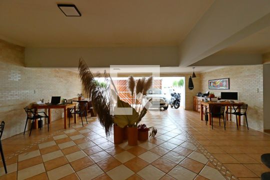 Garagem de casa à venda com 3 quartos, 420m² em Vila Metalúrgica, Santo André