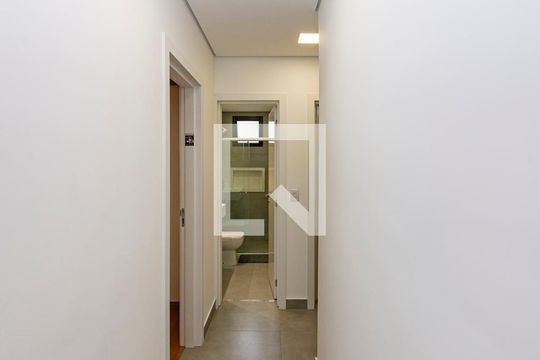 Corredor de apartamento para alugar com 3 quartos, 90m² em Nova Suíça, Belo Horizonte