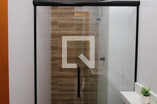 Banheiro de apartamento para alugar com 2 quartos, 35m² em Vila Nelson, São Paulo