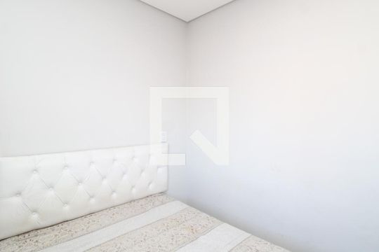 Quarto 2 de apartamento para alugar com 2 quartos, 35m² em Vila Nelson, São Paulo