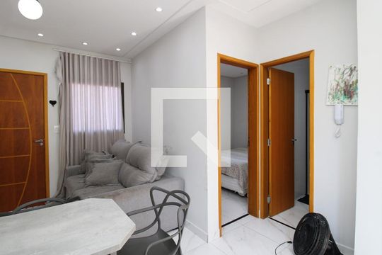 Cozinha de apartamento para alugar com 2 quartos, 35m² em Vila Nelson, São Paulo