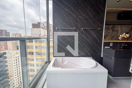 Banheiro da Suíte de apartamento à venda com 1 quarto, 94m² em Pinheiros, São Paulo