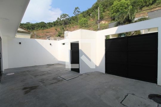 Garagem de casa de condomínio à venda com 2 quartos, 160m² em Taquara, Rio de Janeiro
