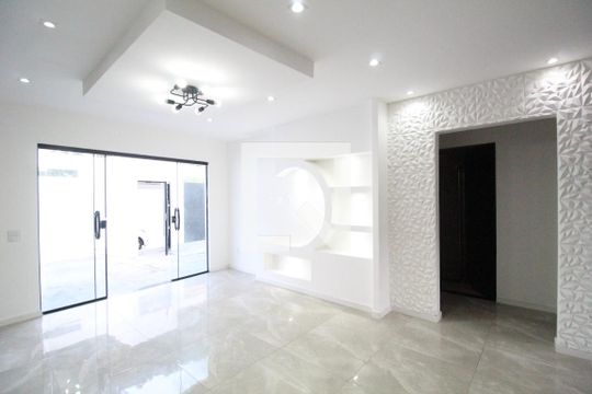 Sala de casa de condomínio à venda com 2 quartos, 160m² em Taquara, Rio de Janeiro