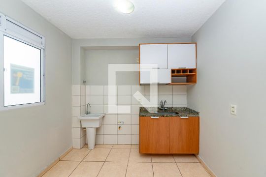 Cozinha de apartamento para alugar com 2 quartos, 58m² em Chacaras Reunidas Santa Terezinha, Contagem