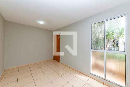 Sala de apartamento para alugar com 2 quartos, 58m² em Chacaras Reunidas Santa Terezinha, Contagem