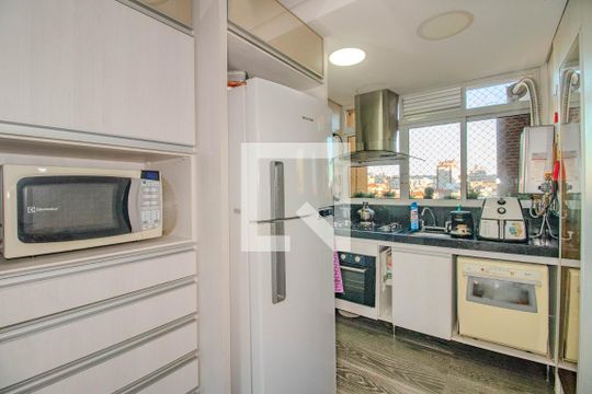 Cozinha e Área de Serviço de apartamento à venda com 3 quartos, 97m² em Rio Branco, Porto Alegre