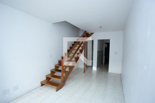 Sala de casa de condomínio para alugar com 2 quartos, 80m² em Rio Branco, Canoas
