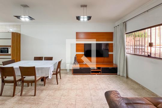 Casa à venda com 2 quartos, 300m² em Vila Firmiano Pinto, São Paulo