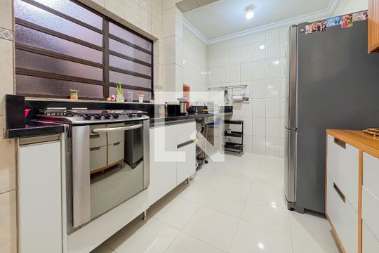 Cozinha de casa à venda com 2 quartos, 300m² em Vila Firmiano Pinto, São Paulo
