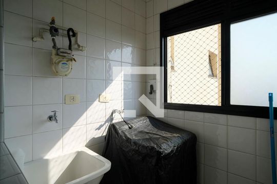 Área de serviço de apartamento para alugar com 2 quartos, 63m² em Santo Antônio, São Caetano do Sul
