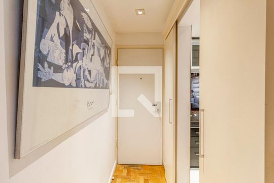 Hall de entrada de apartamento à venda com 1 quarto, 81m² em Cerqueira César, São Paulo