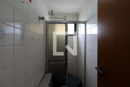 Banheiro de Serviço de apartamento à venda com 3 quartos, 150m² em Vila Curuçá, Santo André
