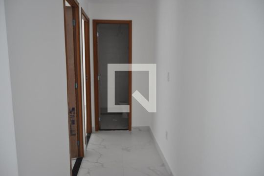 Corredor de apartamento para alugar com 2 quartos, 40m² em Del Castilho, Rio de Janeiro