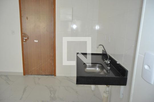 Sala/Cozinha de apartamento para alugar com 2 quartos, 40m² em Del Castilho, Rio de Janeiro