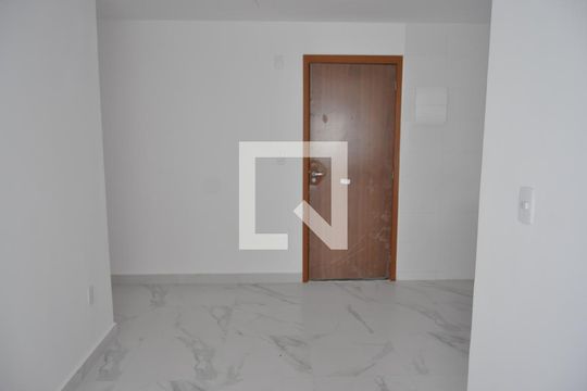 Apartamento para alugar com 2 quartos, 40m² em Del Castilho, Rio de Janeiro