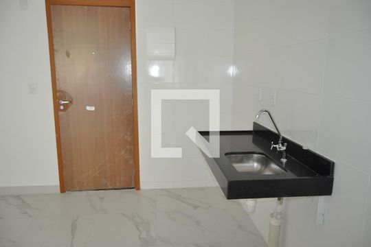 Sala/Cozinha de apartamento para alugar com 2 quartos, 40m² em Del Castilho, Rio de Janeiro