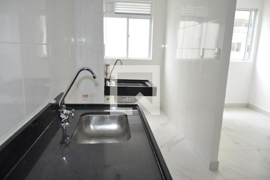 Sala/Cozinha de apartamento para alugar com 2 quartos, 40m² em Del Castilho, Rio de Janeiro