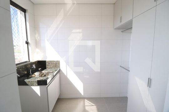 Área de Serviço de apartamento para alugar com 3 quartos, 110m² em Jardim Botânico, Uberlândia
