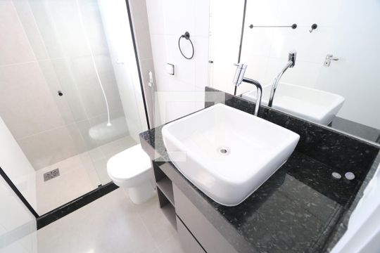 Banheiro Social de apartamento para alugar com 3 quartos, 110m² em Jardim Botânico, Uberlândia