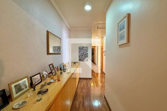 Corredor Quartos de casa à venda com 4 quartos, 329m² em Campo Belo, São Paulo