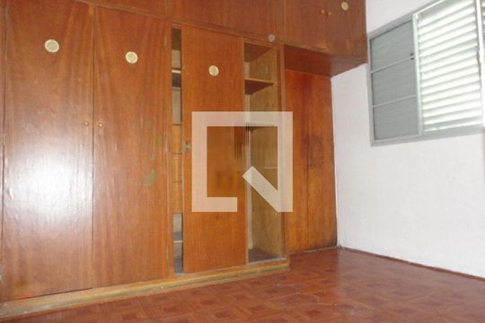 Casa à venda com 3 quartos, 160m² em Vila Tiradentes, São Paulo