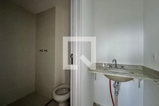 Banheiro de apartamento à venda com 1 quarto, 51m² em Santo Amaro, São Paulo