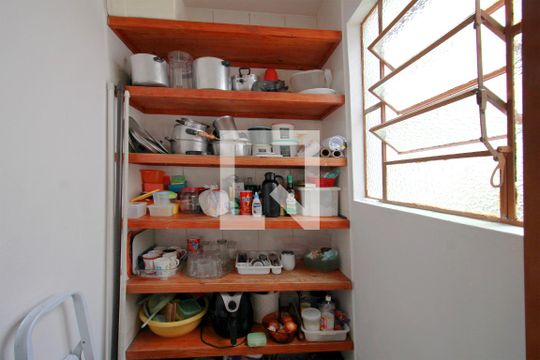 Dispensa de casa à venda com 3 quartos, 281m² em União, Belo Horizonte