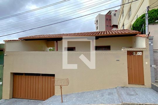 Fachada de casa à venda com 3 quartos, 281m² em União, Belo Horizonte
