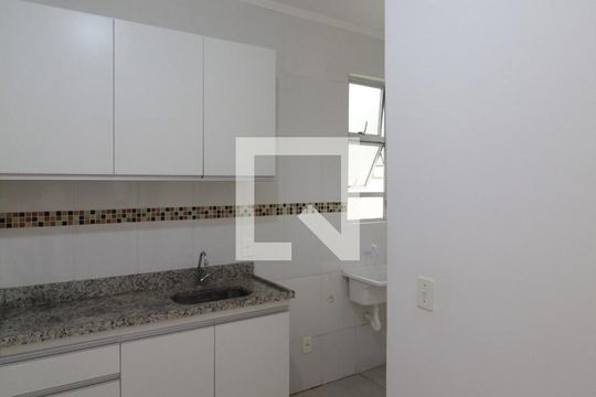 Cozinha de apartamento para alugar com 2 quartos, 40m² em Jaqueline, Belo Horizonte