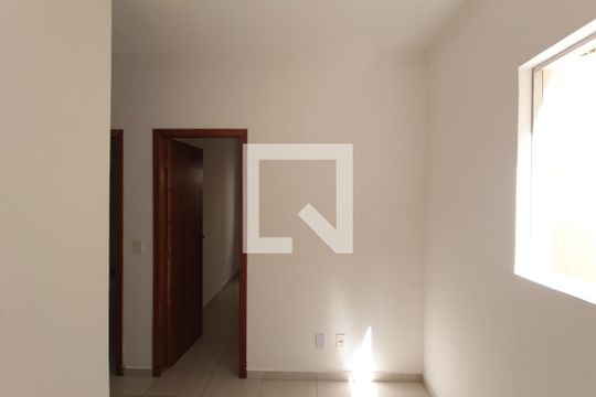 Sala de apartamento para alugar com 2 quartos, 40m² em Jaqueline, Belo Horizonte