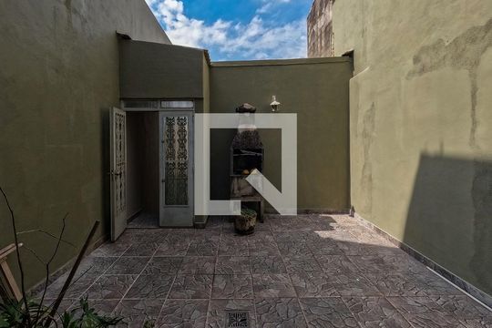 Quintal de casa para alugar com 3 quartos, 240m² em Jardim Sao Jose, São Paulo
