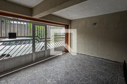 Garagem de casa para alugar com 3 quartos, 240m² em Jardim Sao Jose, São Paulo