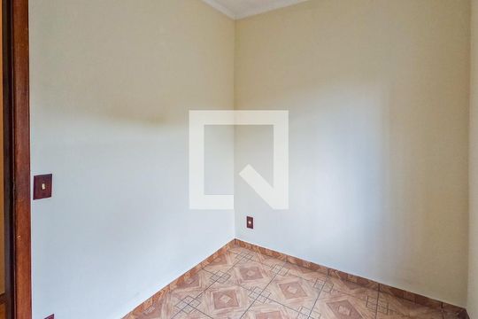 Quarto 1 de casa para alugar com 3 quartos, 240m² em Jardim Sao Jose, São Paulo