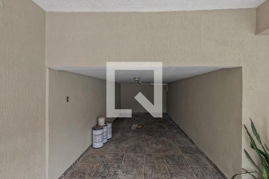 Garagem de casa para alugar com 3 quartos, 240m² em Jardim Sao Jose, São Paulo