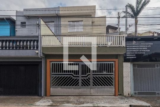 Fachada de casa para alugar com 3 quartos, 240m² em Jardim Sao Jose, São Paulo