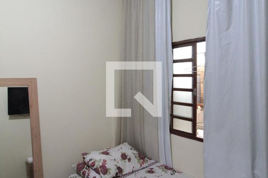 Quarto 2 de casa à venda com 3 quartos, 150m² em  Santa Amélia, Belo Horizonte