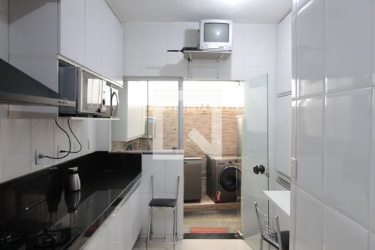 Cozinha de casa à venda com 3 quartos, 150m² em  Santa Amélia, Belo Horizonte