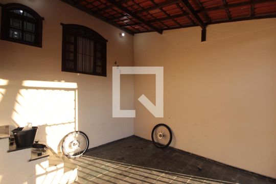 Garagem de casa à venda com 3 quartos, 150m² em  Santa Amélia, Belo Horizonte