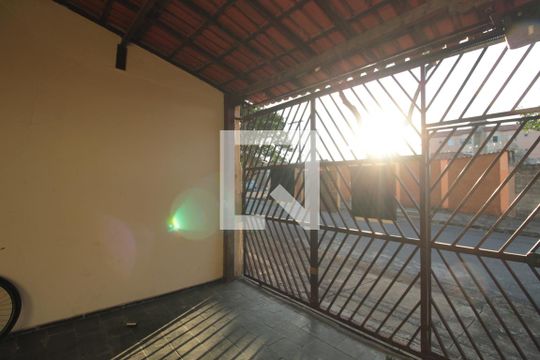 Garagem de casa à venda com 3 quartos, 150m² em  Santa Amélia, Belo Horizonte