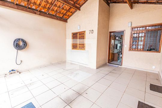 Garagem / 2 carros e moto de casa para alugar com 3 quartos, 130m² em Santa Amelia, Belo Horizonte