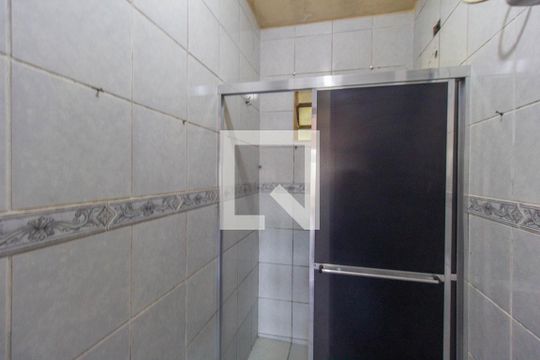 Banheiro de casa de condomínio à venda com 2 quartos, 70m² em Niterói, Canoas
